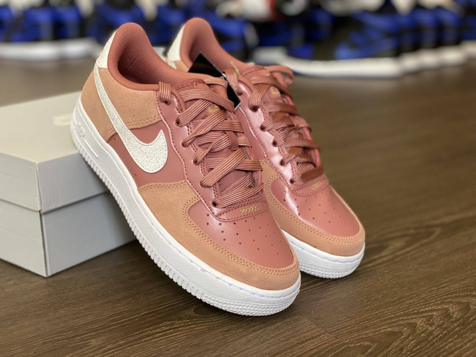 Sneakers Release – Nike Air Force 1 LV8 “Valentine