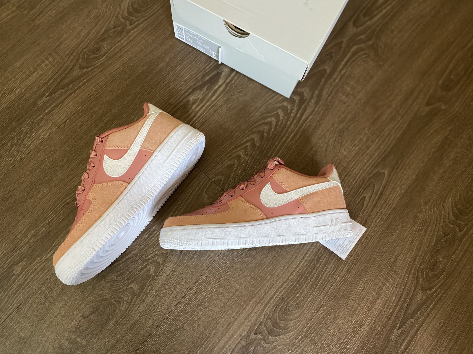 Sneakers Release – Nike Air Force 1 LV8 “Valentine