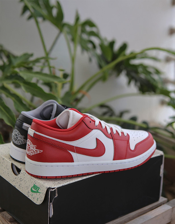 Nike Air Jordan 1 Low “Red White” và “Black Medium Grey”