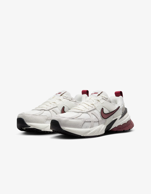Nike V2K Run SE “White Black Team Red” (w) HQ3500-100