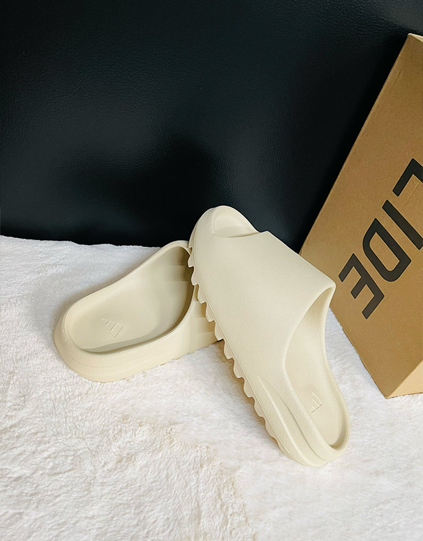 Adidas Yeezy Slides “Bone” FZ5897