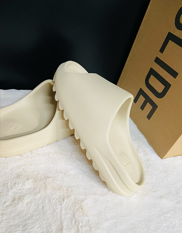 Adidas Yeezy Slides “Bone” FZ5897