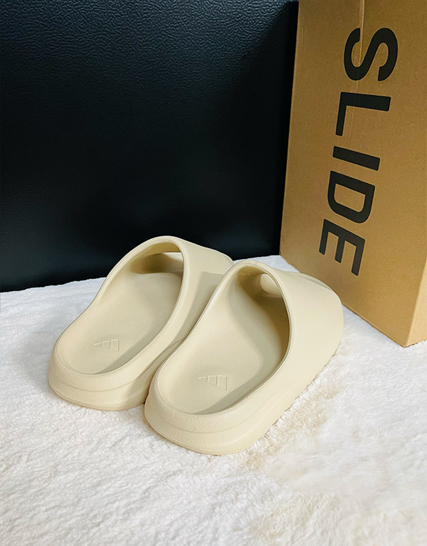 Adidas Yeezy Slides “Bone” FZ5897