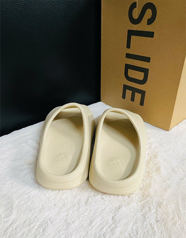 Adidas Yeezy Slides “Bone” FZ5897