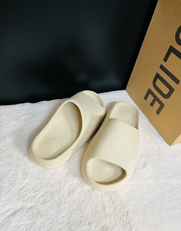 Adidas Yeezy Slides “Bone” FZ5897