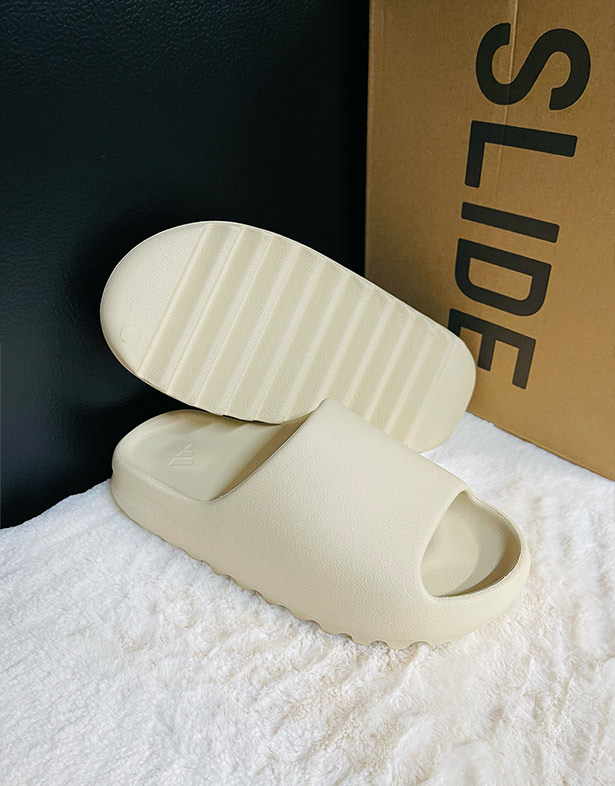 Adidas Yeezy Slides “Bone” FZ5897