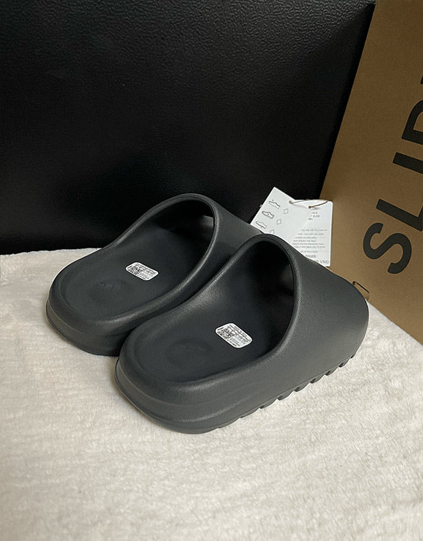 Adidas Yeezy Slides “Dark Onyx” ID5103