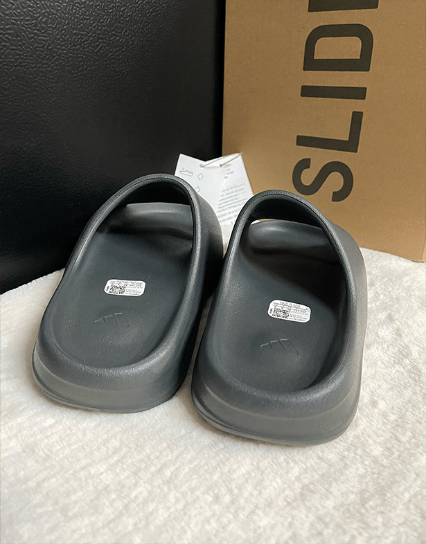 Adidas Yeezy Slides “Dark Onyx” ID5103