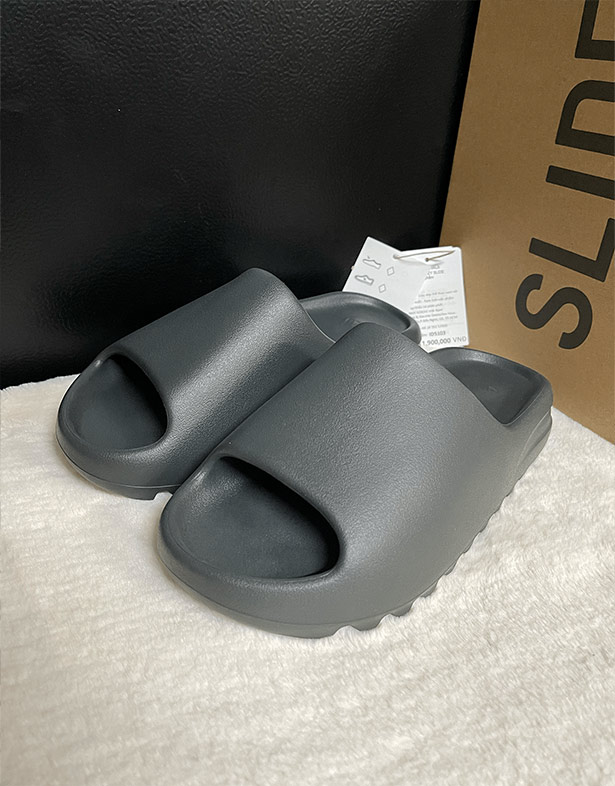 Adidas Yeezy Slides “Dark Onyx” ID5103