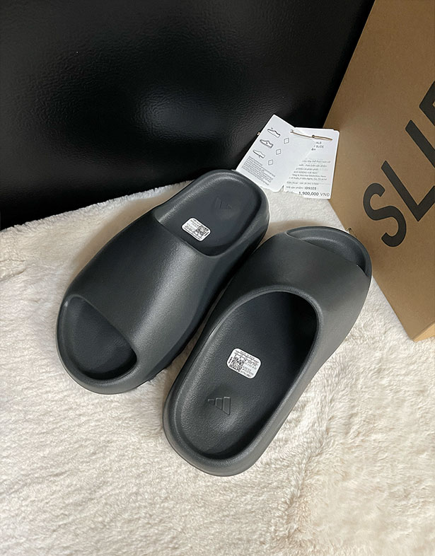 Adidas Yeezy Slides “Dark Onyx” ID5103