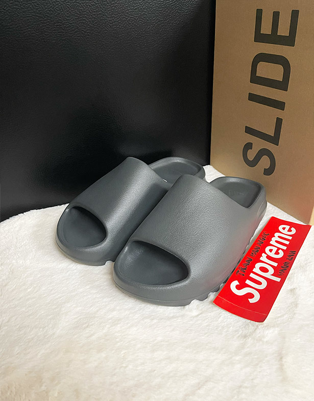 Adidas Yeezy Slides “Dark Onyx” ID5103