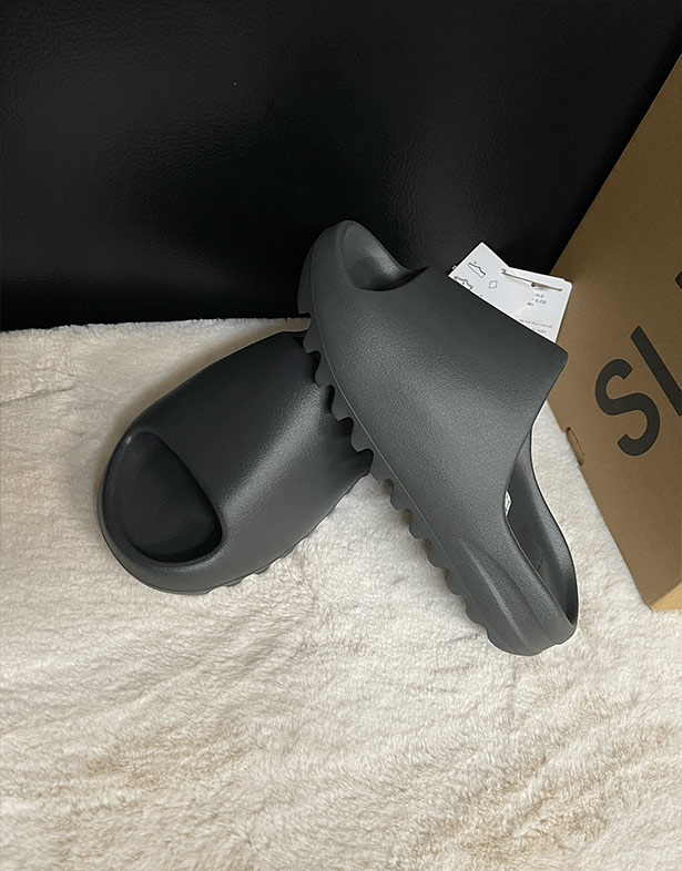 Adidas Yeezy Slides “Dark Onyx” ID5103