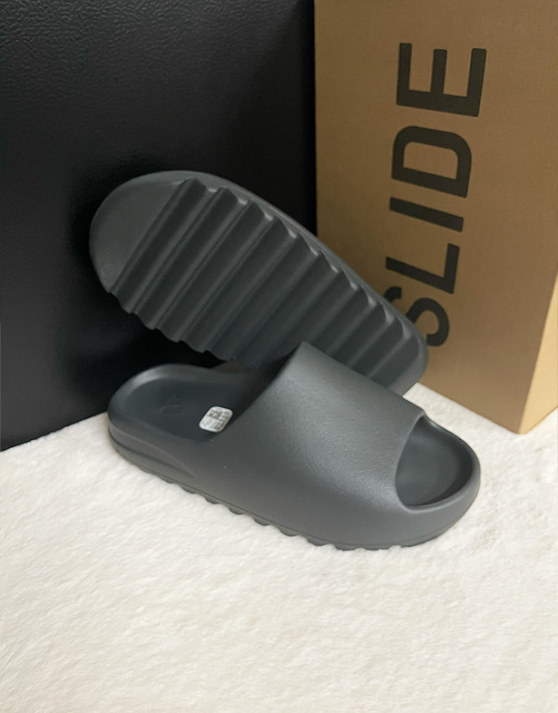 Adidas Yeezy Slides “Dark Onyx” ID5103