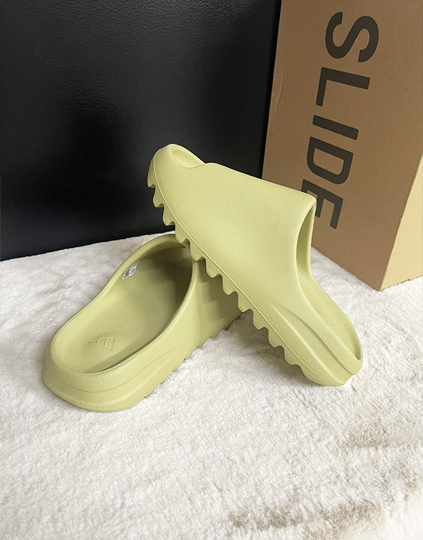 Adidas Yeezy Slides “Resin” 2022 FZ5904