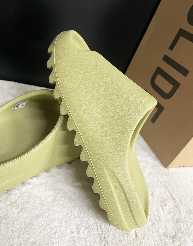 Adidas Yeezy Slides “Resin” 2022 FZ5904