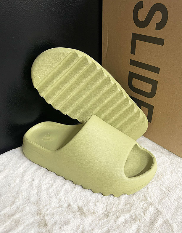 Adidas Yeezy Slides “Resin” 2022 FZ5904