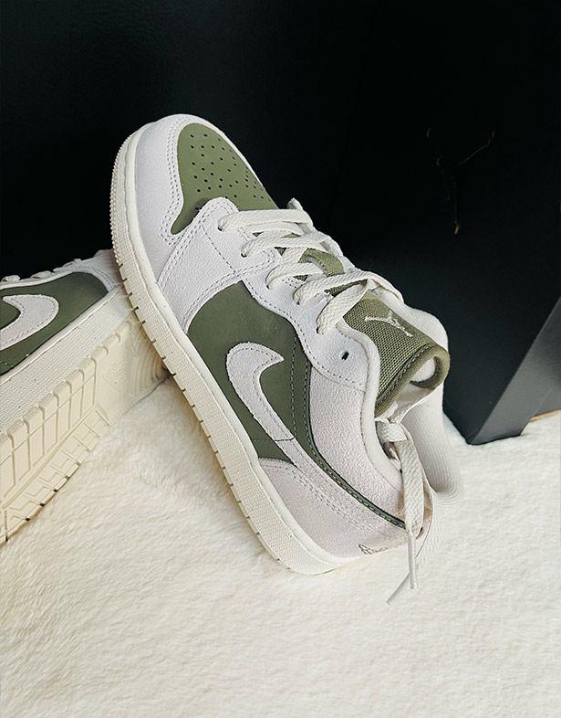 Giày Nike Air Jordan 1 Low SE Gs “Medium Olive Sail” HV4396-201