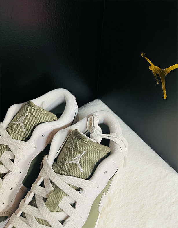 Giày Nike Air Jordan 1 Low SE Gs “Medium Olive Sail” HV4396-201