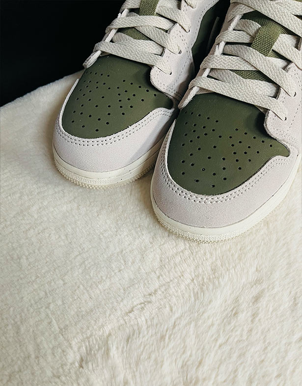 Giày Nike Air Jordan 1 Low SE Gs “Medium Olive Sail” HV4396-201