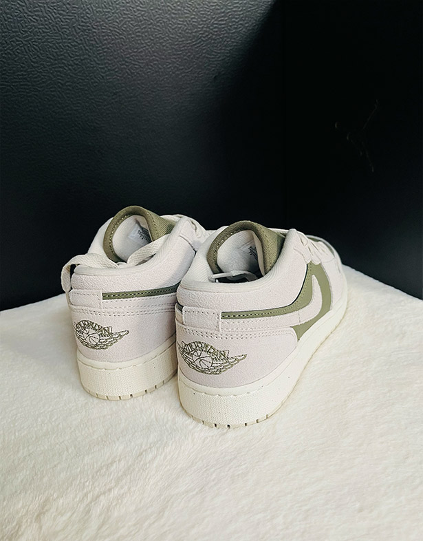 Giày Nike Air Jordan 1 Low SE Gs “Medium Olive Sail” HV4396-201