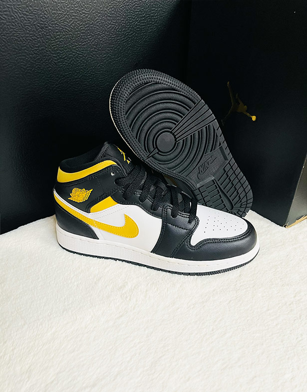 Đế ngoài Air Jordan 1 Mid GS Black University Gold