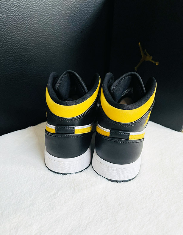 Gót giày Air Jordan 1 Mid GS 554725-177