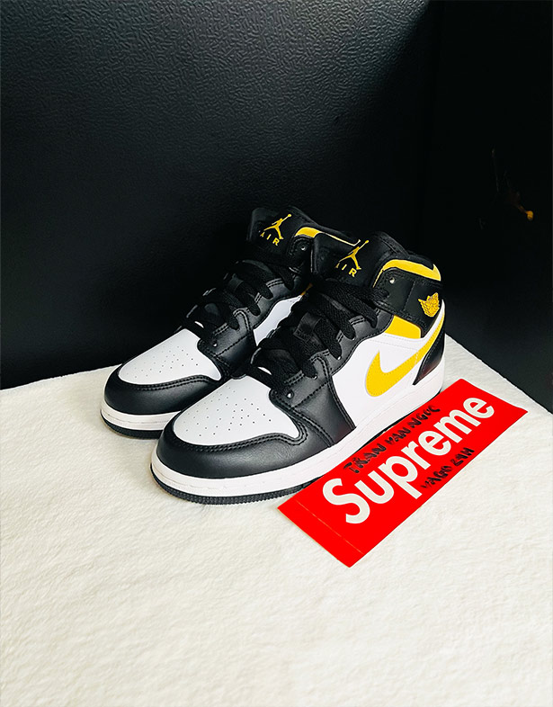 Giày Nike Air Jordan 1 Mid Gs “Black University Gold” 554725-177 Chính Hãng