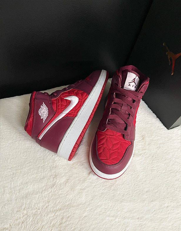 Giày Nike Air Jordan 1 Mid SE Gs “Red Quilted” AV5174-600