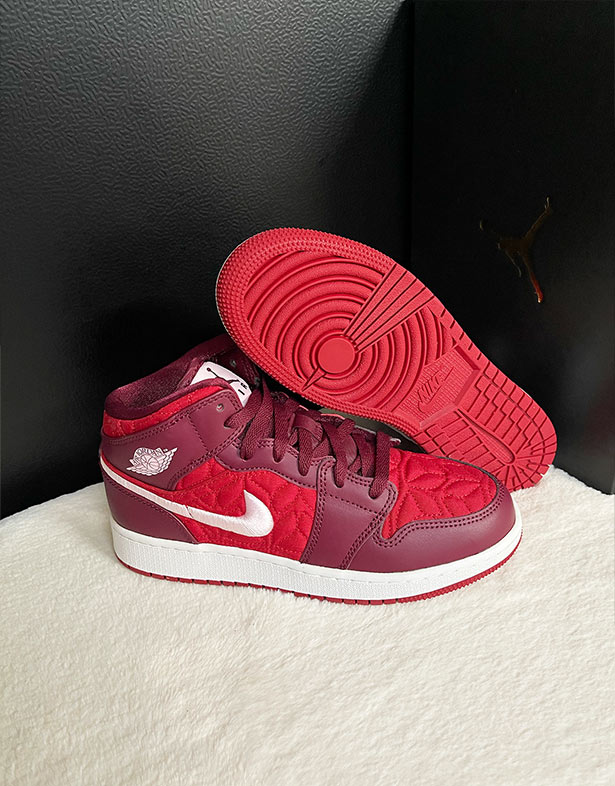 Giày Nike Air Jordan 1 Mid SE Gs “Red Quilted” AV5174-600
