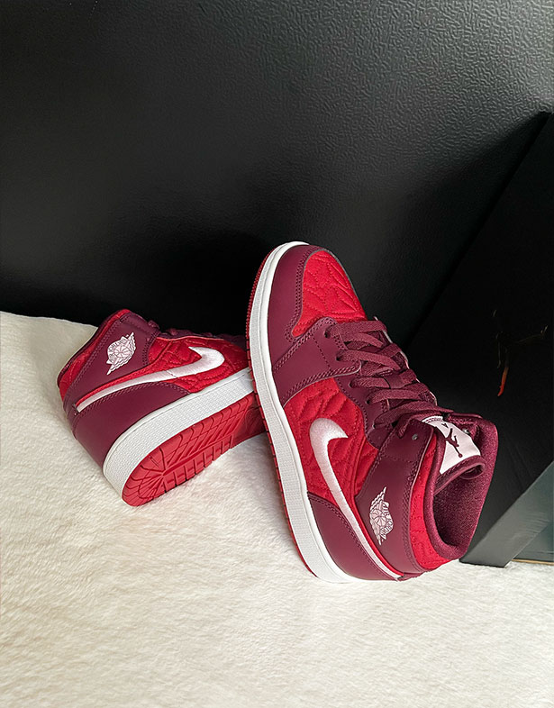 Giày Nike Air Jordan 1 Mid SE Gs “Red Quilted” AV5174-600