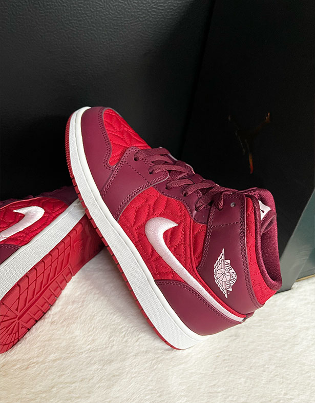Giày Nike Air Jordan 1 Mid SE Gs “Red Quilted” AV5174-600