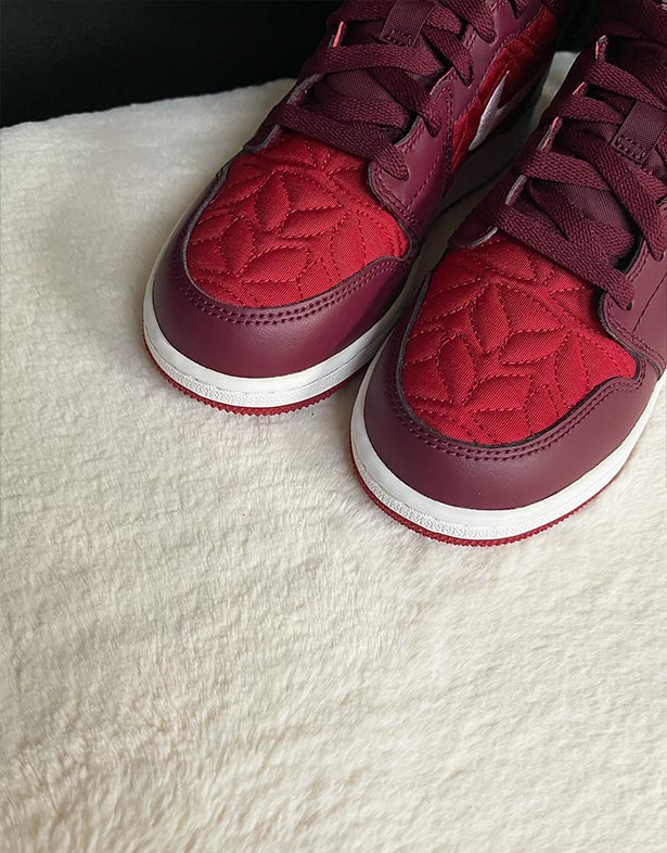 Giày Nike Air Jordan 1 Mid SE Gs “Red Quilted” AV5174-600