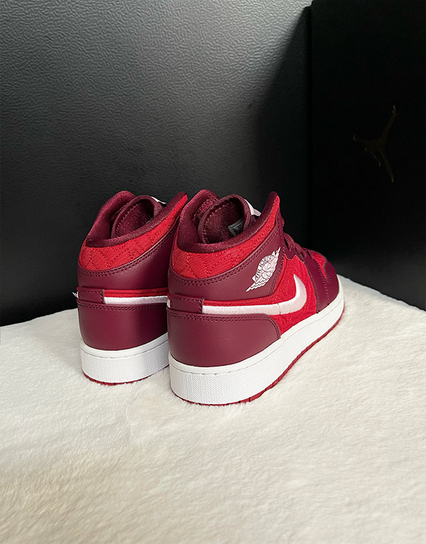 Giày Nike Air Jordan 1 Mid SE Gs “Red Quilted” AV5174-600