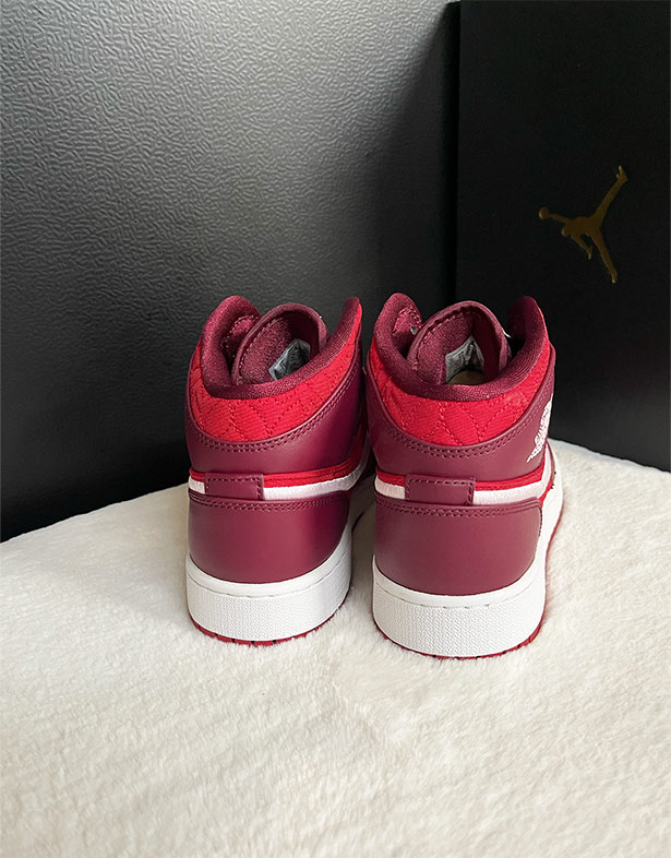 Giày Nike Air Jordan 1 Mid SE Gs “Red Quilted” AV5174-600