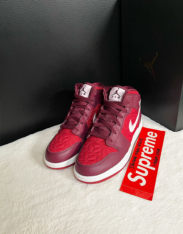 Giày Nike Air Jordan 1 Mid SE Gs “Red Quilted” AV5174-600