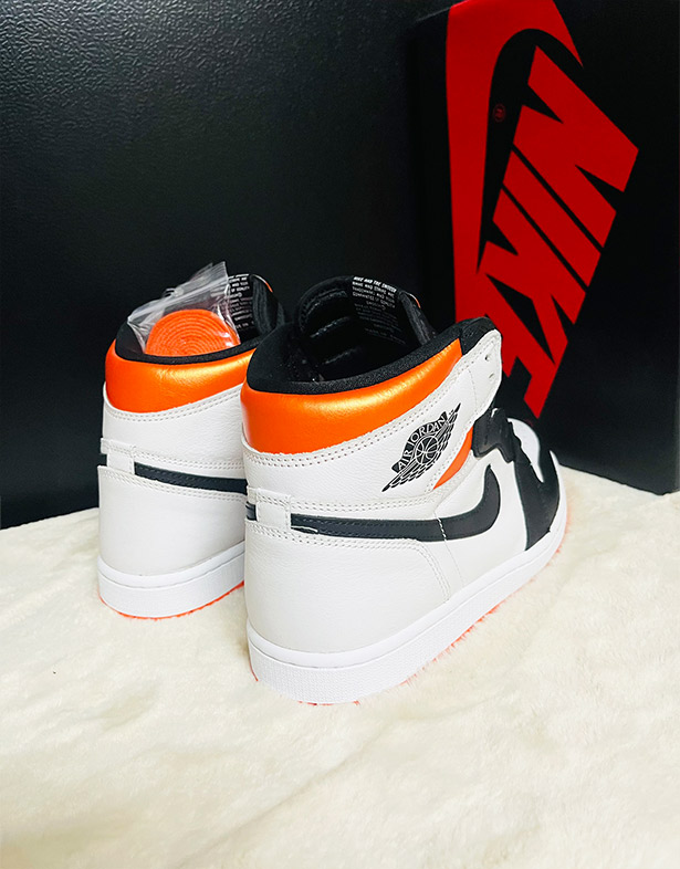 Giày Nike Air Jordan 1 Retro High OG “Electro Orange” 555088-180