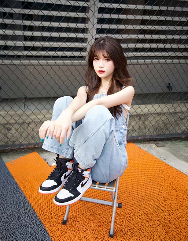 Giày Nike Air Jordan 1 Retro High OG Gs “Electro Orange” 575441-180