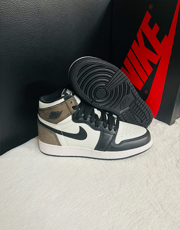 Giày Nike Air Jordan 1 Retro High OG Gs “Dark Mocha” 575441-105
