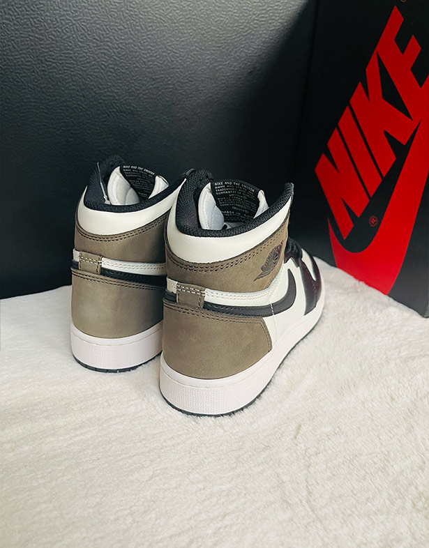 Giày Nike Air Jordan 1 Retro High OG Gs “Dark Mocha” 575441-105