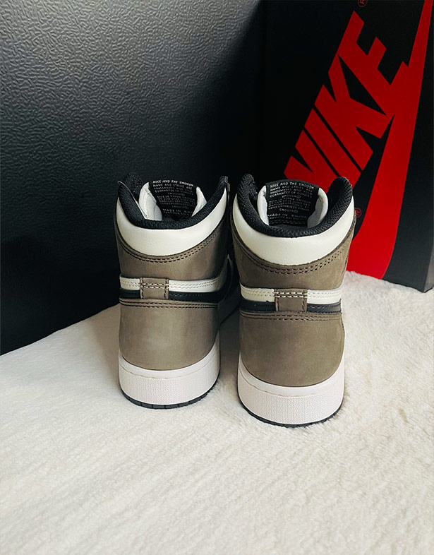 Giày Nike Air Jordan 1 Retro High OG Gs “Dark Mocha” 575441-105