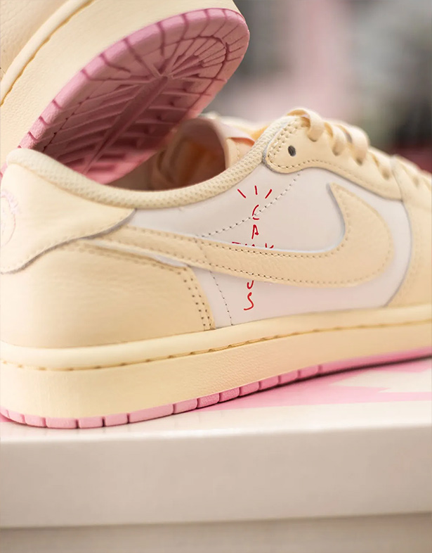 Giày Travis Scott x Air Jordan 1 Low OG “Shy Pink” IQ7604-100