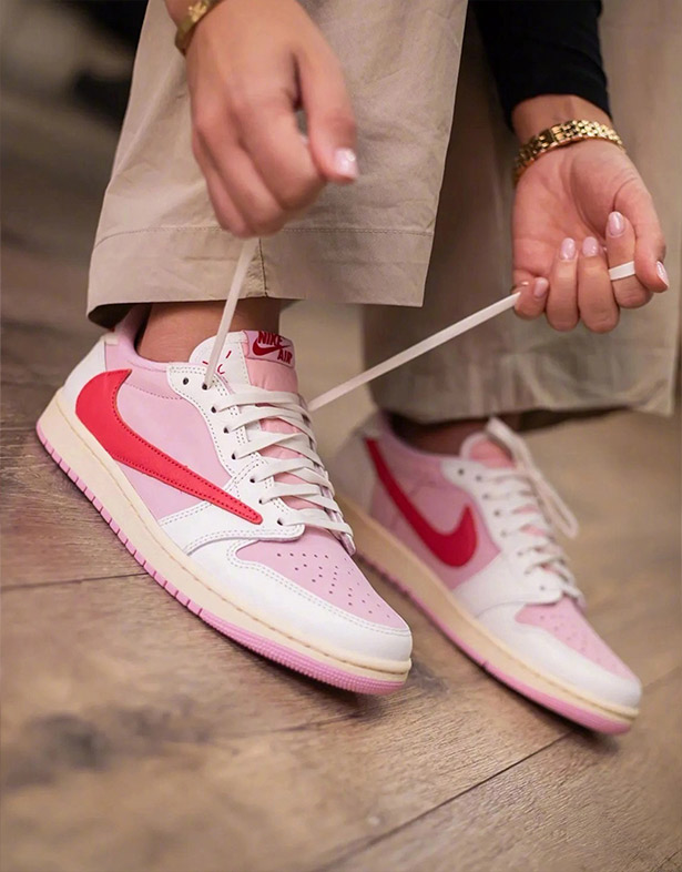 Giày Travis Scott x Air Jordan 1 Low OG “Tropical Pink” IQ7604-101