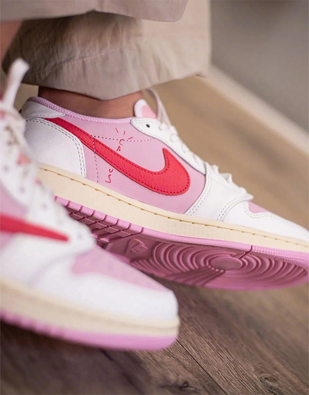 Giày Travis Scott x Air Jordan 1 Low OG “Tropical Pink” IQ7604-101