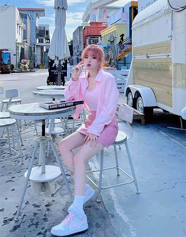 Giày Nike Air Jordan 1 Mid SE “Light Iron Ore” (w) DN4045-001