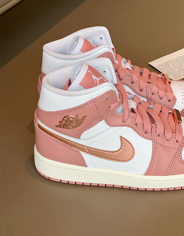 Giày Nike Air Jordan 1 Mid SE “Red Stardust” (w) FB9892-670