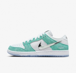 April Skateboards x Nike Dunk Low SB “Turbo Green” FD2562-400