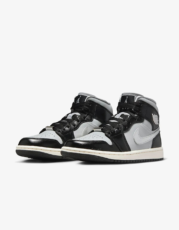 Air Jordan 1Mid Womens Black Metallic Silver Sail detail