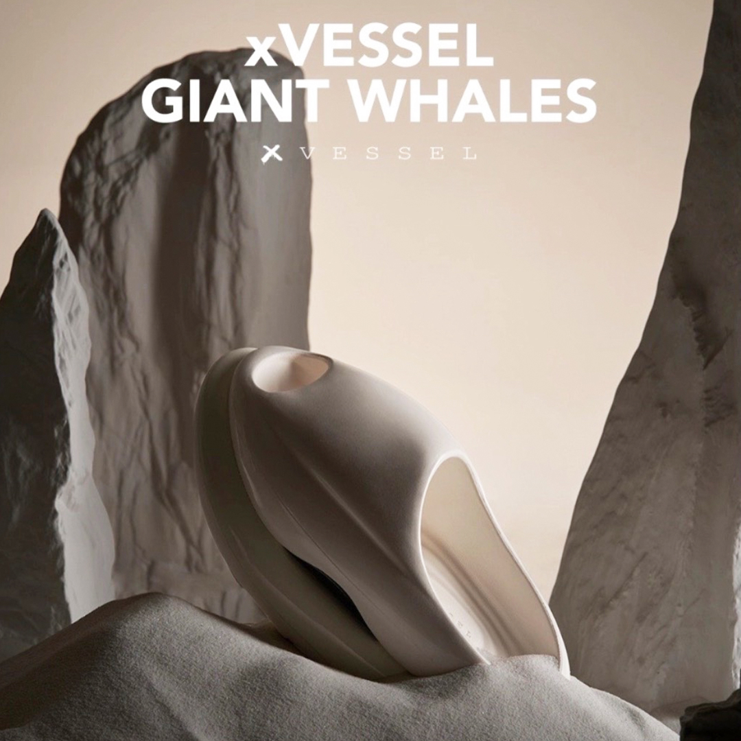 xVessel Giant Whales White